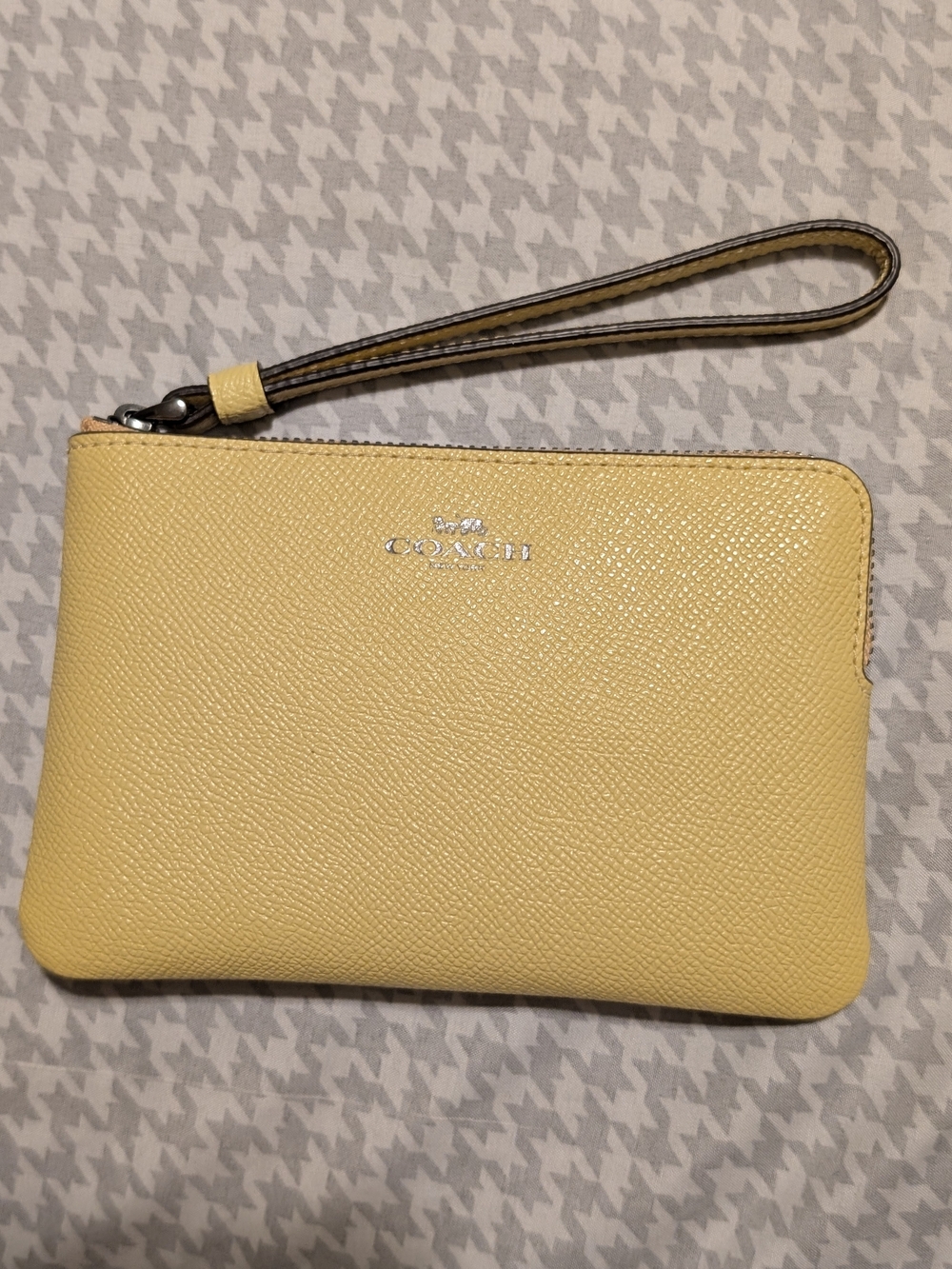 Coach Corner Zip Wristlet in Yellow Crossgrain Leather - NWOT